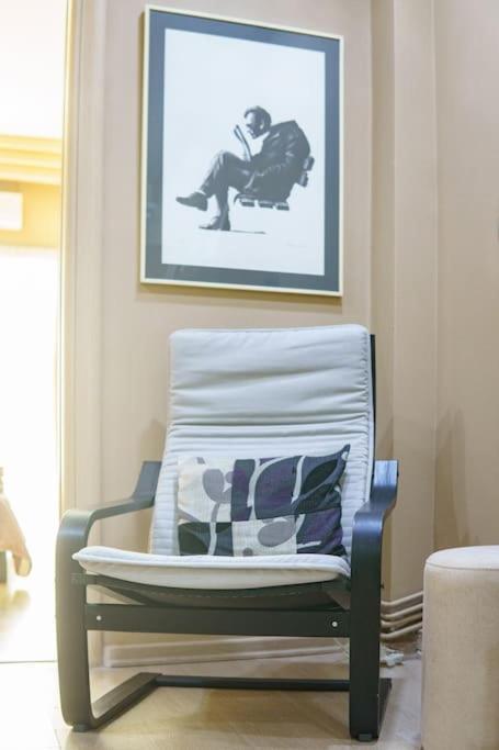 Eleana's Art Studio Apartment *